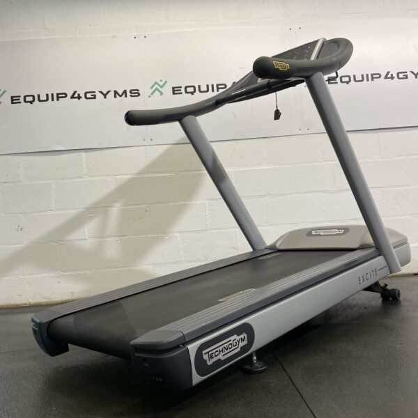 Technogym JOG 700 Treadmill - Image 4